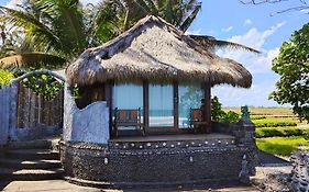 Beachfront Villa Nixie And The Sea Tabanan